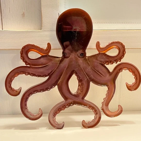 Handmade Resin Octopus Wall Decor 8.46”x 9.44” - Picture 4 of 8